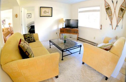 Wilson Creek Apartment | Cozy 2 bedroomed Gfl suite in lovely Wilsons Creek