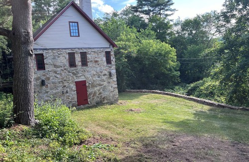 Shushan House | Cozy 2BR Irish Cottage near Battenkill River, Manchester VT & Saratoga