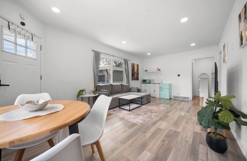 North Aurora House | Cozy 2BR Near Stanley Marketplace Sleeps 6 Pet Friendly