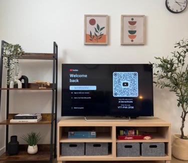 Saskatoon House | Cozy 2BR retreat in Rosewood