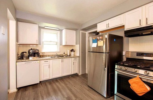 Maple Heights House | Cozy 3 bed homenNEW ON VRBO DISCOUNTED PRICE, EXCELLENT REVIEWS OTHER PLATFORMS