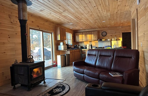 Franklin Cabin | Cozy 3-bedroom cabin in charming Franklin for your getaway