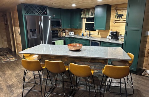 Campton Hollow Cabin | Cozy 3-bedroom cabin in lovely Campton with AC, WiFi