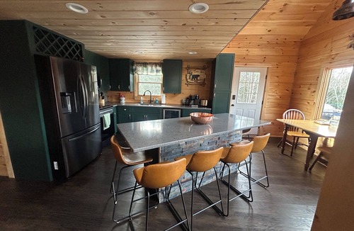 Campton Hollow Cabin | Cozy 3-bedroom cabin in lovely Campton with AC, WiFi