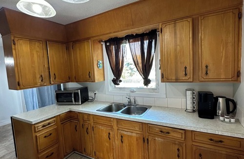 The Pas House | Cozy 3-bedroom house in amazing The Pas with WiFi, great for working crews