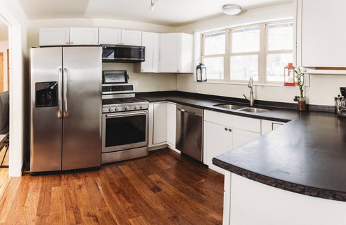 Glenwood Springs Cabin | Cozy 3-bedroom Trapper Cabin in central Glenwood with AC WiFi and yard. Sleeps 6