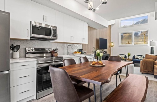 Harvie Heights Condo | Cozy 3BR Mountainside Haven Near Banff