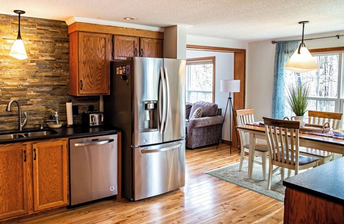 Warren House | Cozy 3BR Mountain home near Sugarbush, beside the original Lawson's Brewery