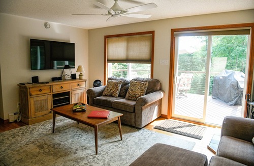 Warren House | Cozy 3BR Mountain home near Sugarbush, beside the original Lawson's Brewery