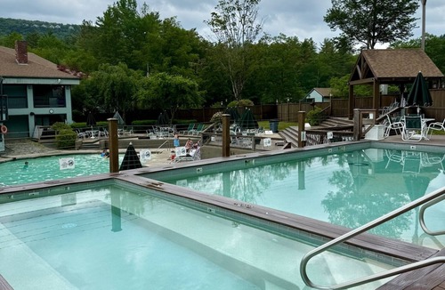 Campton House | Cozy 3BR Retreat w/Resort Perks - Pools, Hot Tub, & Skiing!