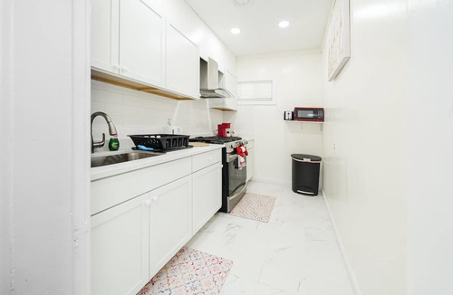 Worcester Apartment | Cozy 3BR Worcester Apt Pet-Friendly near Clark University & I-290 4/1