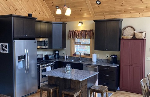 Bethel House | Cozy 4 bed Ski Home Conveniently Located close to Mountain and Downtown