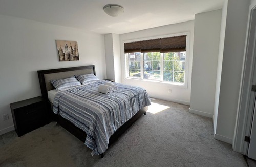 Saskatoon House | Cozy 4-bedroom, 3.5-bath semi-detached house just 7 minutes from the airport
