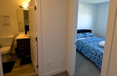 Saskatoon House | Cozy 4-bedroom, 3.5-bath semi-detached house just 7 minutes from the airport