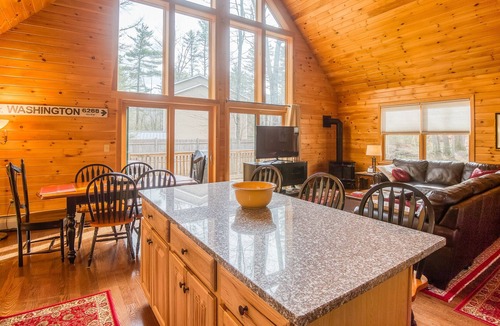 Birchview by the Saco House | Cozy 5⭐️ log cabin w hot tub & fire pit. Fall foliage 🍁🍃🍂 midweek availability.