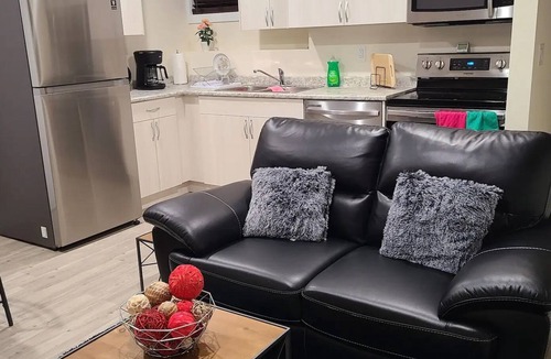 Saskatoon House | Cozy and 2-Bedroom Suite