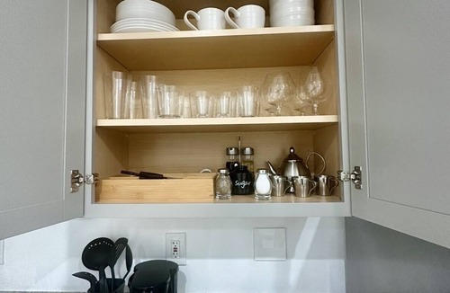 West Park Apartment | Cozy and Comfy Emerald Studio!