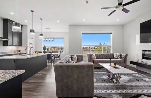 Calgary House | Cozy and Inviting home, whole house to your self to stay with 2 free parkings.