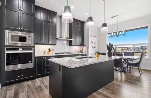 Calgary House | Cozy and Inviting home, whole house to your self to stay with 2 free parkings.