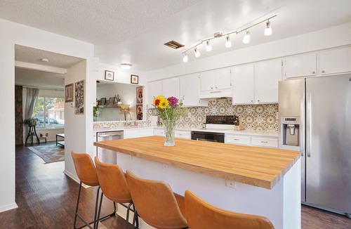 Aurora House | Cozy and modern townhome in Aurora, 5min from highway !