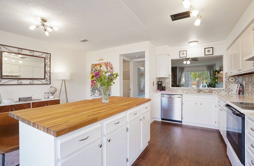 Aurora House | Cozy and modern townhome in Aurora, 5min from highway !