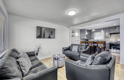 Aurora Hills House | Cozy Aurora Getaway for 6, Pet friendly!