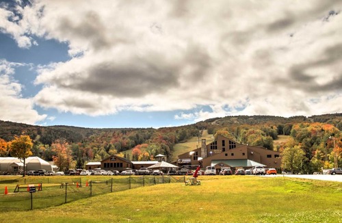 Carroll House | Cozy Bretton Woods Ski-In/Ski-Out Condo w/Deck!