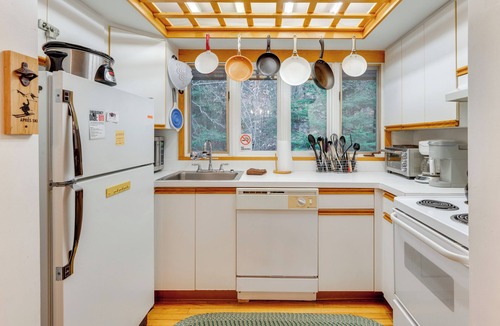 Carroll Condo | Cozy Bretton Woods Ski-In/Ski-Out Condo w/Deck!