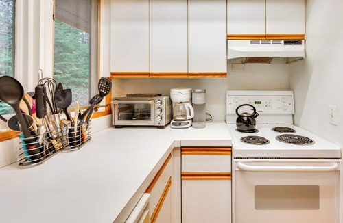Carroll Condo | Cozy Bretton Woods Ski-In/Ski-Out Condo w/Deck!