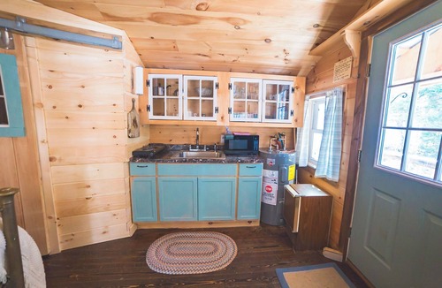 South Londonderry Cabin | Cozy cabin in charming Londonderry