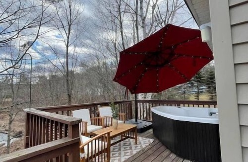 Thornton Cabin | Cozy Cabin W/private Hot tub~Pet Friendly Near Loon Mtn Waterville & OWls nest