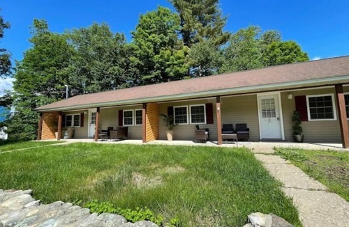 Thornton Cabin | Cozy Cabin W/private HOTTUB & Pet Friendly near Loon MTn, Waterville & Owls Nest