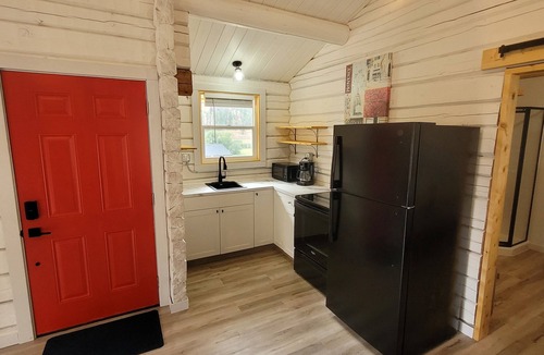 Okanagan-Similkameen House | Cozy Cabin with Hot Tub Hideaway: Wildlife Sanctuary!