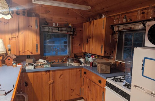 Hillsboro Cabin | Cozy Camp Nestled in the Woods