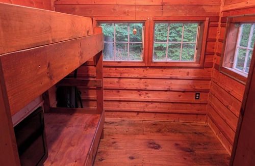Hillsboro Cabin | Cozy Camp Nestled in the Woods