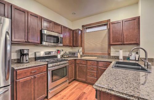 Glenwood Springs House | Cozy Central Glenwood Springs Condo w/2 Decks!