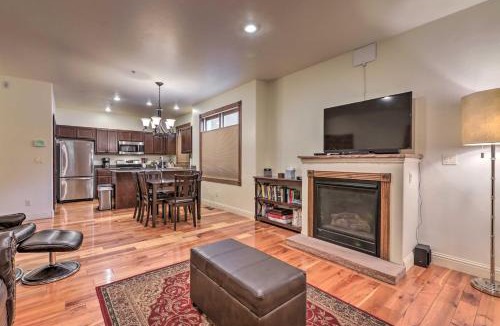 Glenwood Springs House | Cozy Central Glenwood Springs Condo w/2 Decks!