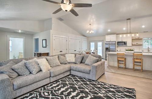 Bloomington House | Cozy + Chic Abode ~ 11 Mi to Bloomington Lake