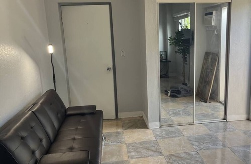 Miami Gardens House | Cozy & comfortable Guest house Near Hard Rock Stadium