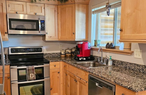 Pinedale Condo | Cozy Condo in a Great Location!