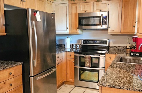 Pinedale Condo | Cozy Condo in a Great Location!