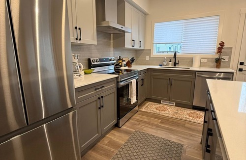 Fort Saskatchewan House | Cozy & Convenient – Perfect for Families, Groups & Work Trips
