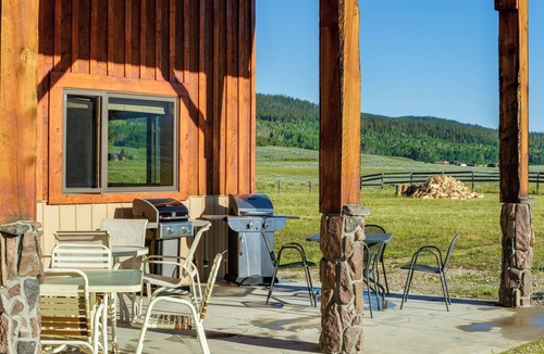 Cora Cabin | Cozy Cora Studio Cabin w/Wind River Mtn Views