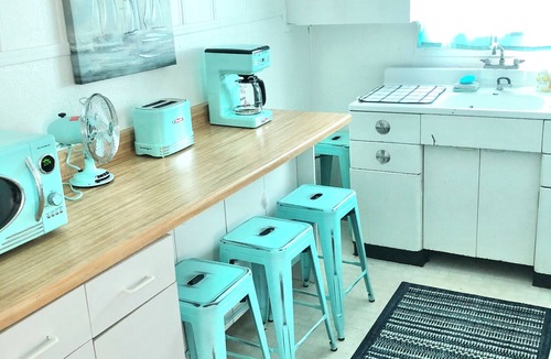 Gloria Glens Park Cottage | Cozy Cottage 2BR Queen Families Workers Nurses