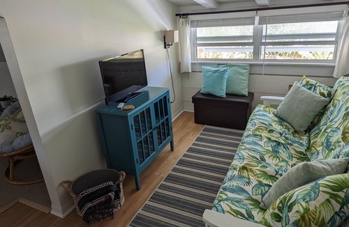 Lake Worth Cottage | Cozy Cottage 2nd Floor Studio - Less Than A Mile From The Beach And Downtown