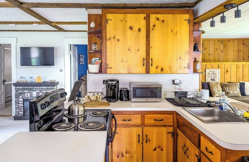 Bethlehem Cottage | Cozy Cottage: Near Ski Bretton Wood & Franconia