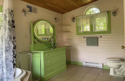 Rockglen Cottage | Cozy Cottage on the Farm! Getaway an enjoy nature and the Dark Sky.