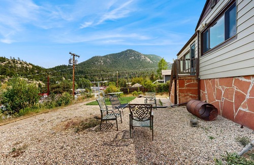 Estes Park Cottage | Cozy cottage with grill near river and downtown
