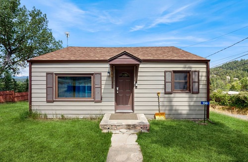Estes Park Cottage | Cozy cottage with grill near river and downtown