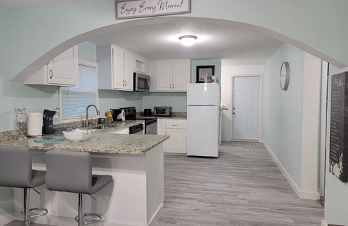 Fort Pierce House | Cozy Cottage with large backyard! Mins from beach